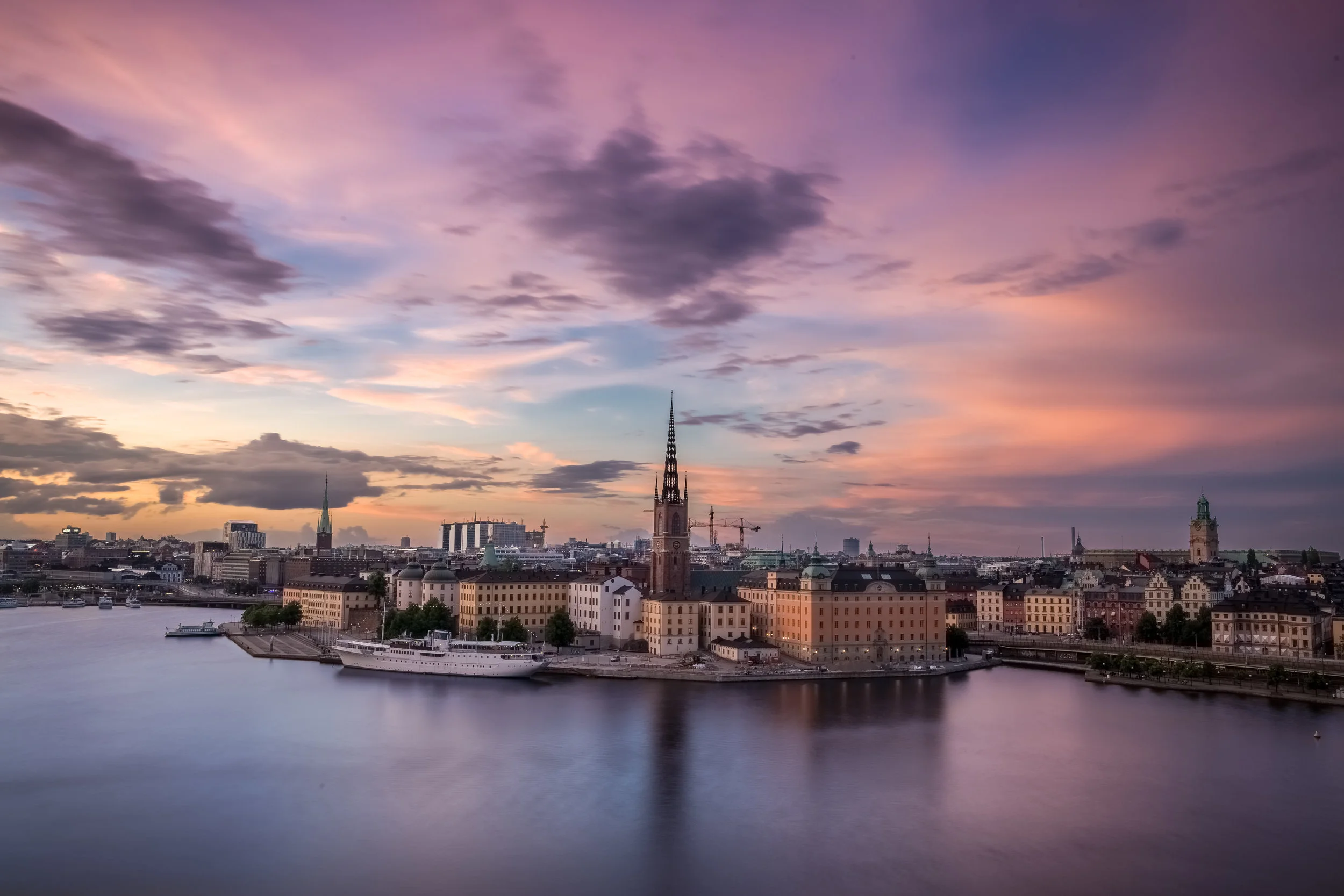Bör man flytta till Stockholm?
